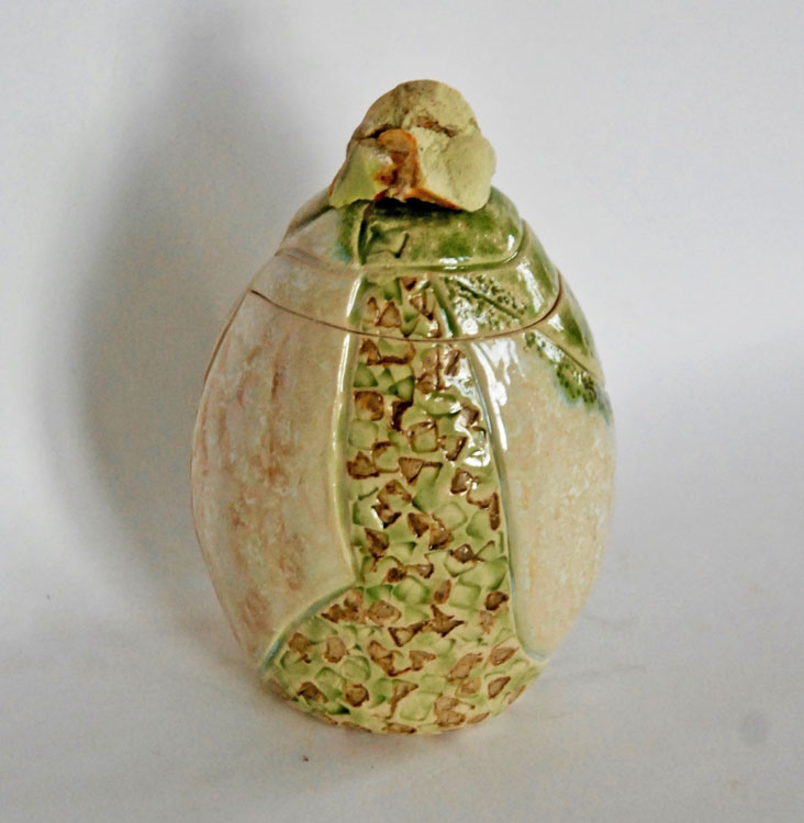 Boîte sculptée ovale opale pistachite