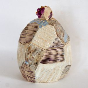 Céramique Boîte sculptée à facettes et fluorine
