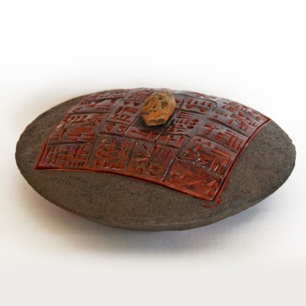 Boîte disque écritures cunéiformes caillou