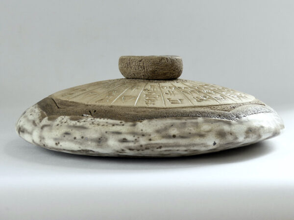 Céramique écriture cunéiforme disque "Crapaudine hémisphérique"